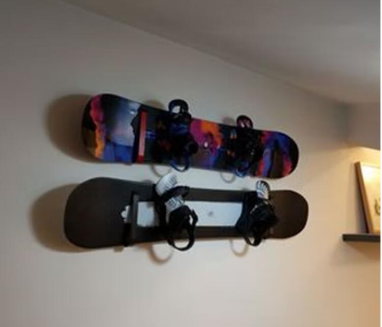 Xtao Portable Skateboard Stand, Stable and Reliable, Suitable for Various Occasions.